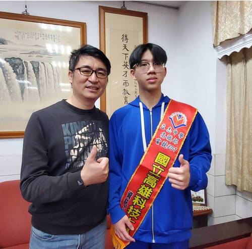 漾新聞|不想一輩子只有小學畢業 他沒有國中畢業證書如今卻考取兩所國立大學資工系