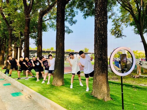 漾新聞 | 阿蓮國中「瞬光餘韻」 畢業生光影展紀錄青春記憶