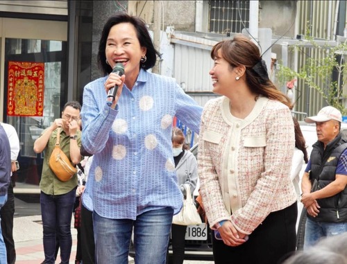 柯志恩第一個與議員許采蓁聯合服務處揭牌 70多位里長力挺祝賀