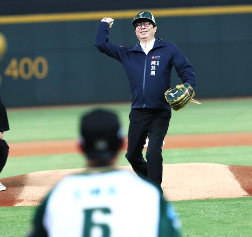 「台鋼VS.岱鋼」！2025港都台日親善交流戰開打 陳其邁開球