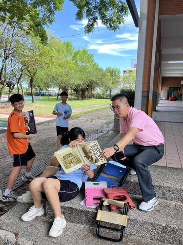 漾新聞｜英語繪本竟是校長配音！一甲國中雙語創意超接地氣