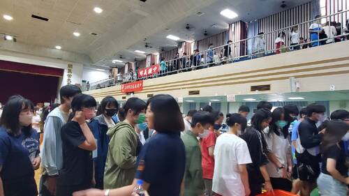 漾新聞｜作文題倉鼠圖引發思辨 考生從「選擇」書寫人生態度