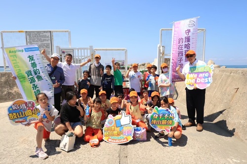 浮球變藝術！鼓山國小打造海廢牆新地標
