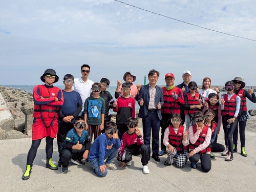 圖／高科大攜手南安國小，讓小朋友潛進珊瑚秘境，成為具備海洋保育DNA的小小公民。(高科大提供)