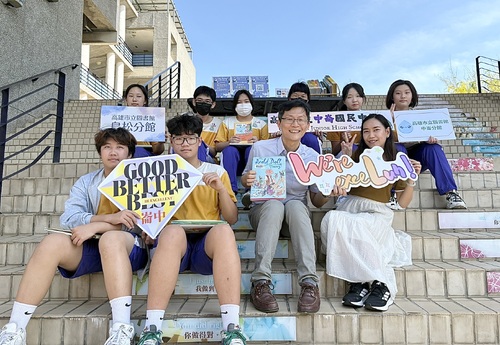 漾新聞|校長帶頭說英文！崙中畢業生超有感