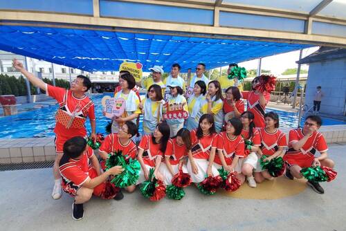 議長康裕成率領的議會隊設計亮眼的隊服，加強練習，準備迎戰市府隊拿冠軍。(記者陳雯萍攝)