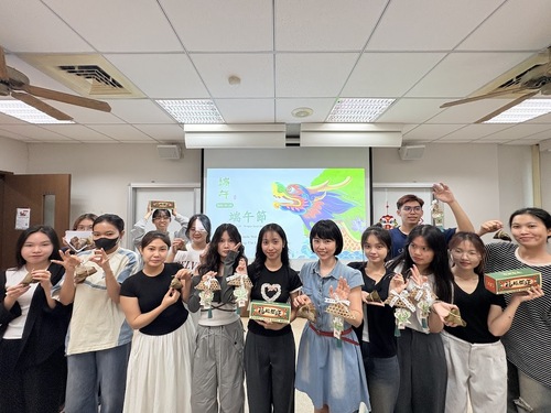 漾新聞|國際生體驗包粽樂　義守大學暖心迎端午