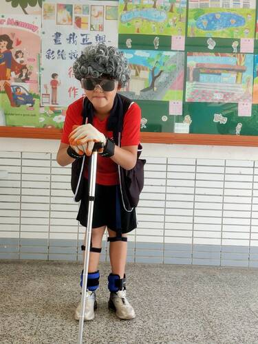 漾新聞｜「扣個扣子好難！」 體驗變老他們「以身試老」驚呆了！