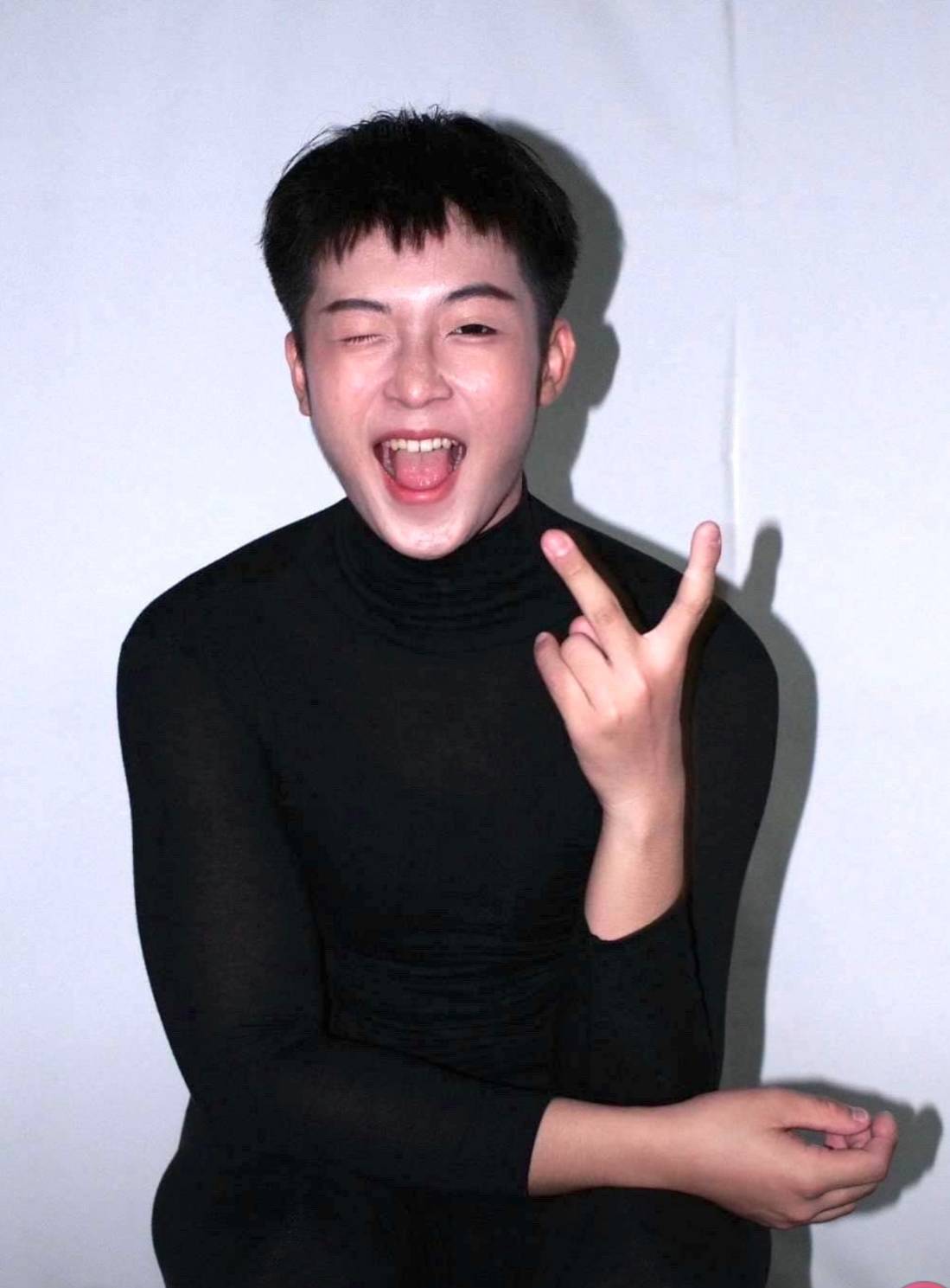 來自屏東縣枋寮高中(國中部)的舞蹈科盧俊傑同學，堅持信念，苦盡甘來，同時上榜國立台灣藝術大學、國立體育運動大學、臺北市立大學。