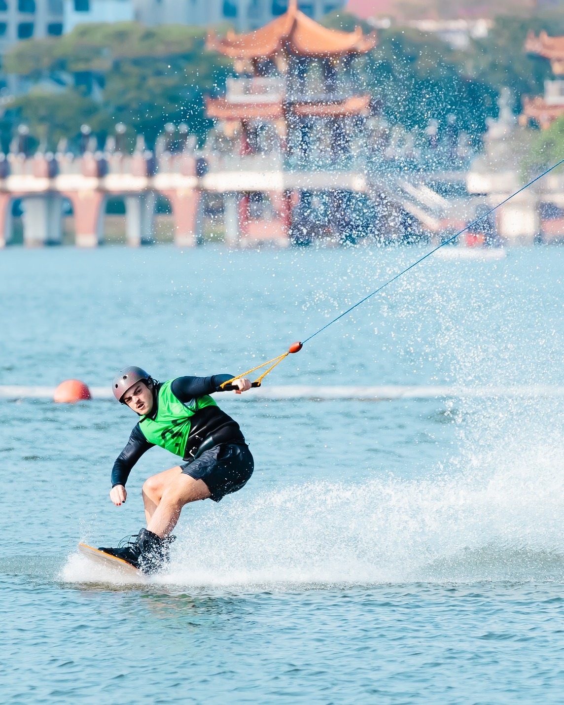 漾新聞|決戰蓮池潭！滑水賽炸出高雄夏日最強波浪