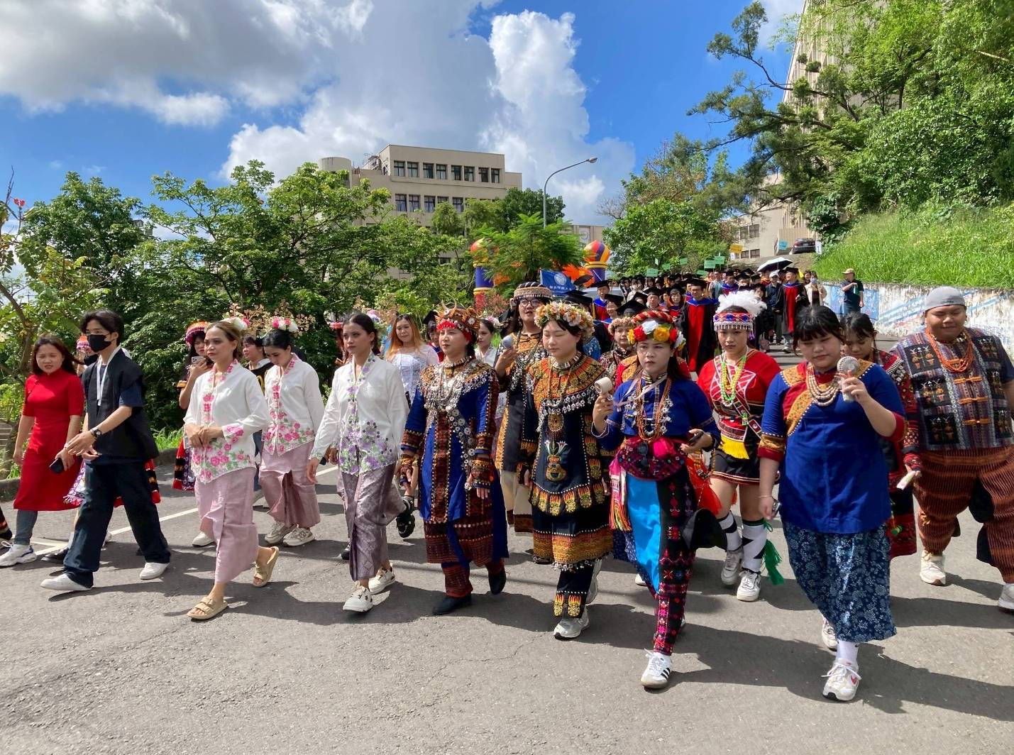 漾新聞|輔英科大畢典 張可立校訓化「四鑰」開啟無限未來 林惠賢強調「細節成就人生」