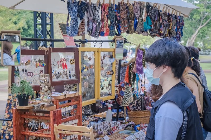 現場有多家風格選物與職人手作品牌。