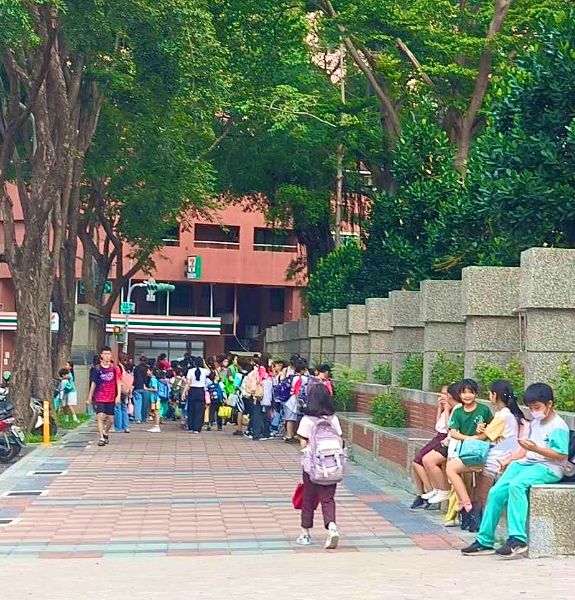 漾新聞｜花香步道變身上學天堂！福山國小通學空間大升級