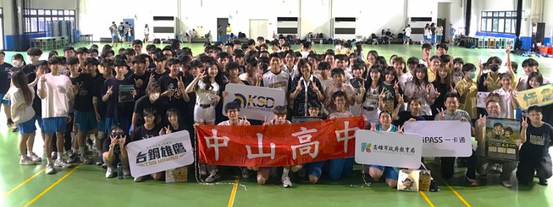 台鋼雄鷹啦啦隊球員「校園出任務」造訪四維國小