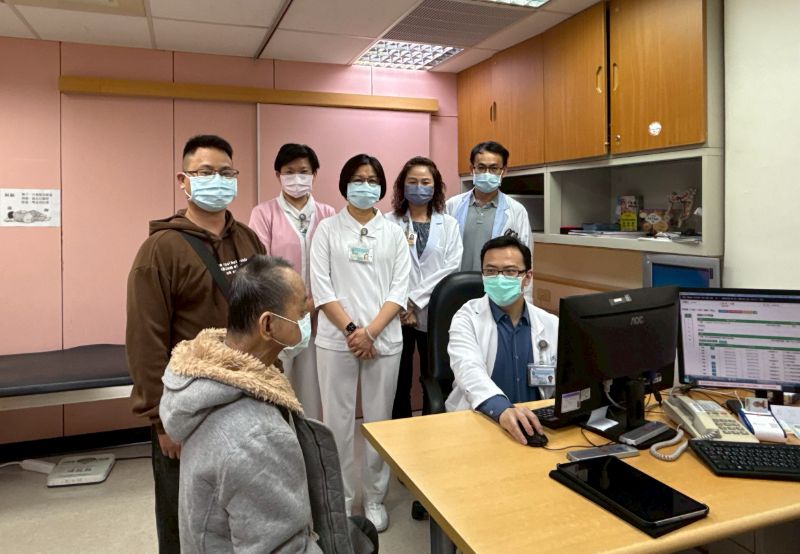 「居家靜脈營養治療」將照護延伸至家中，由病人及家屬在住院期間經專業指導訓練後在家自行操作，讓病人無須長期住院也能持續接受營養治療。