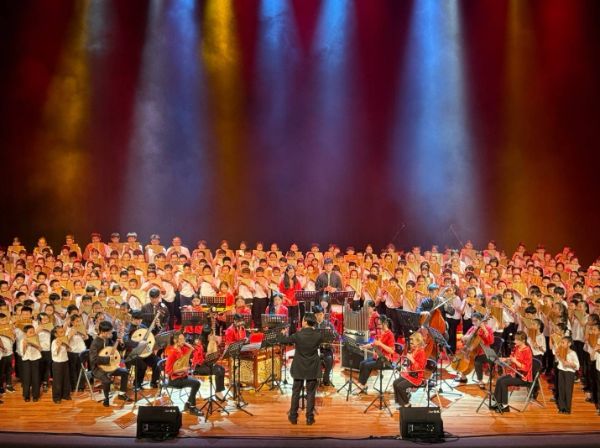 漾新聞｜戲曲學院攜溫金龍奏響花蓮！300排笛齊鳴震撼全場