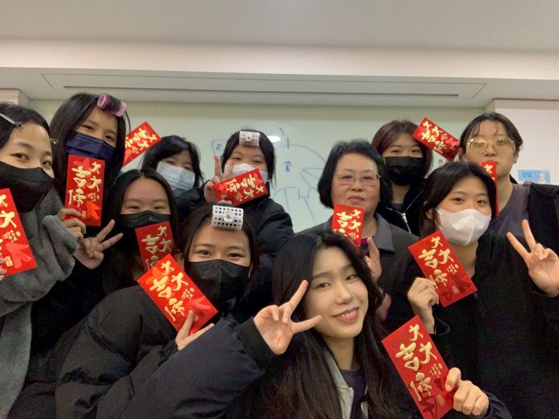 師生感情融洽_學生們成長蛻變自信滿滿