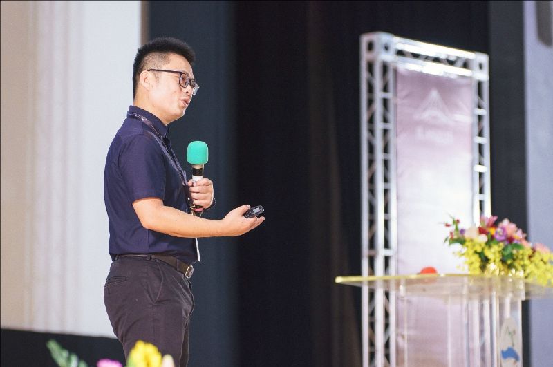 中山大學主辦團隊、應用數學系副教授林晉宏主持開幕典禮