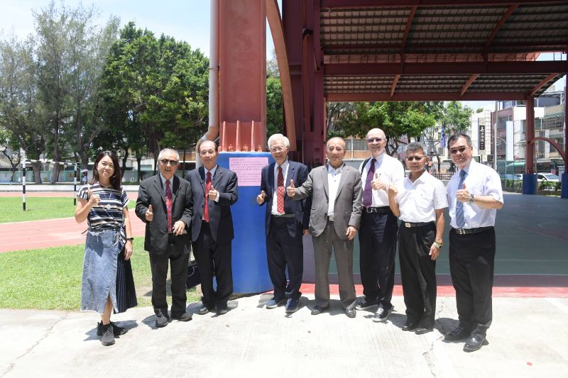 圖／前立法院長王金平、前高雄縣長楊秋興、前教育部長吳清基等重量級嘉賓，出席陳金雄教授為母校所寫的百年專刊發表會。(梓官國小提供)