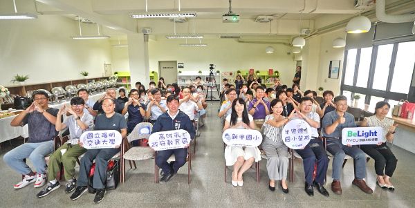 漾新聞｜國小也瘋半導體！高雄AI營隊開跑 300學童玩中學科技