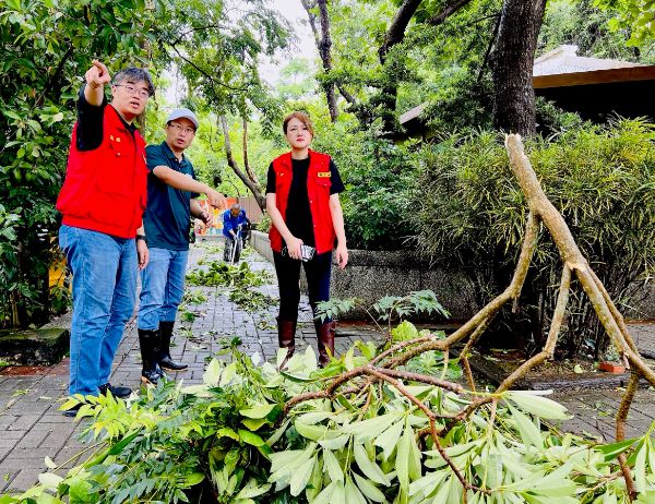 漾新聞|丹娜絲掃過高雄！李副市長勘災搶救觀光景點
