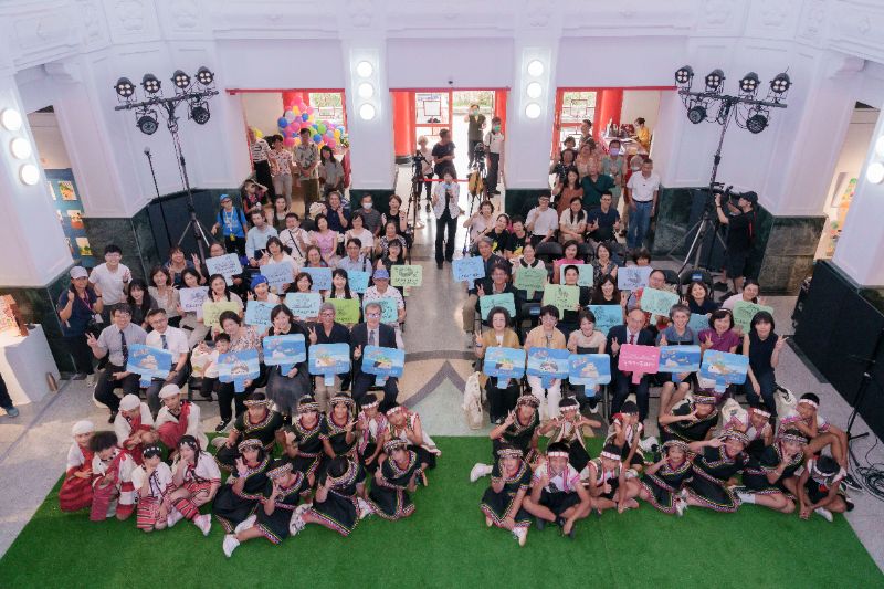 這不是普通美術課！學生畫出全台的家族記憶島。