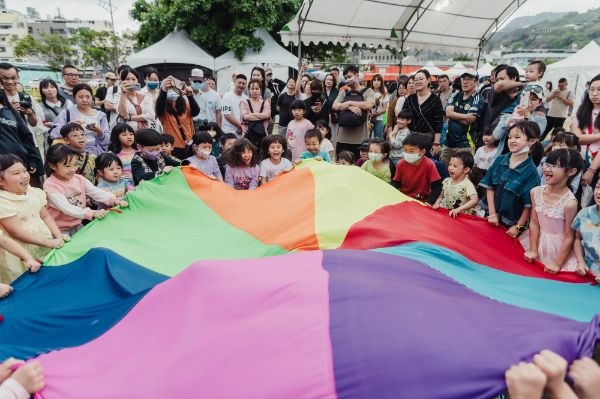 漾新聞|夏日限定哈瑪星冰樂園！親子吃冰玩樂搭火車一次滿足