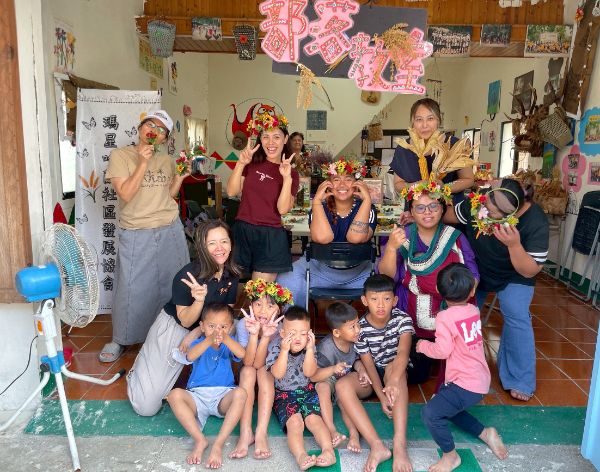 漾新聞|伊甸甲仙親子手作小米花環祝福