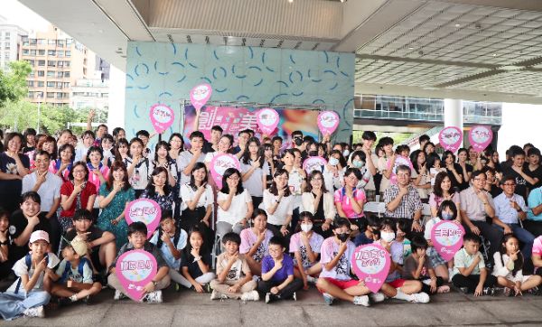 漾新聞｜從梵谷到資本社會！高市美術班成果展衝擊視覺與思辨