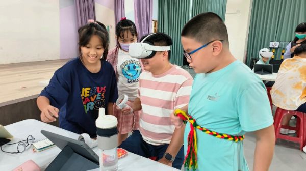 漾新聞|VR解謎玩出雙語力！永芳國小暑假營隊超吸睛