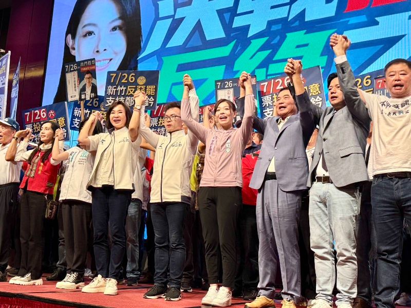 火線挺高虹安 柯志恩率藍營高雄議員力挺藍白合。