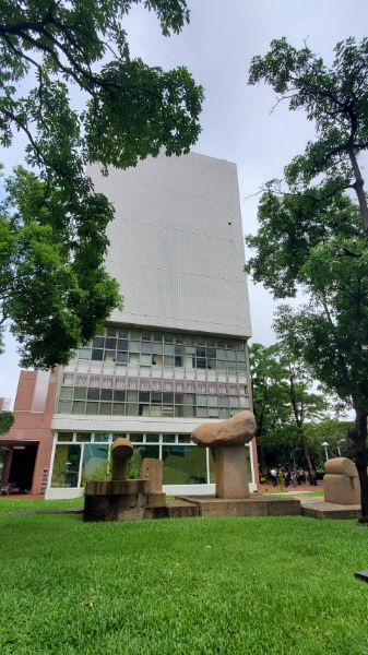 高餐大「欣傳館」數位校史館在圖資樓一樓開幕超吸睛。