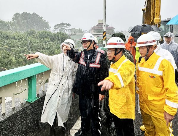 漾新聞| 市長前往六龜寶來監工站視察災情