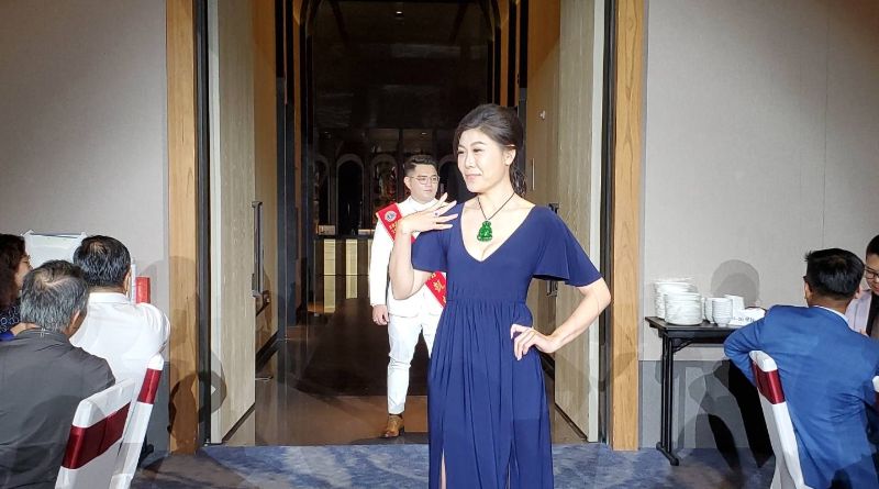 圖／遇見獅子會創新舉辦的珠寶走秀，價值15億，獅姐們充滿麻豆走秀，引起全場矚目。（記者陳雯萍攝）