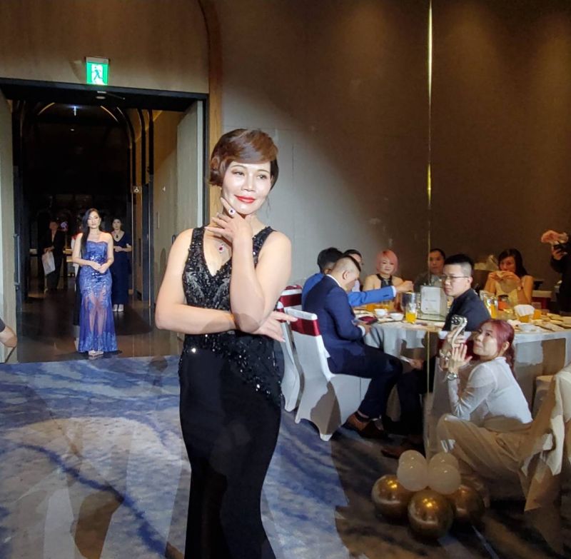 圖／遇見獅子會創新舉辦的珠寶走秀，價值15億，獅姐們充滿麻豆走秀，引起全場矚目。（記者陳雯萍攝）