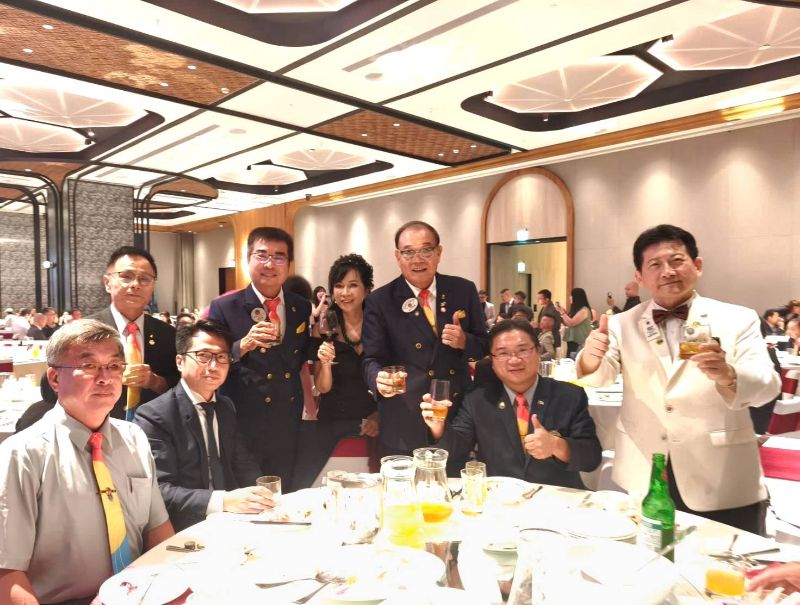 圖／謝凱帆遇見「首敲之夜」翻轉獅子會，25-26同學會的各分會會長也前來祝賀。（記者陳雯萍攝）