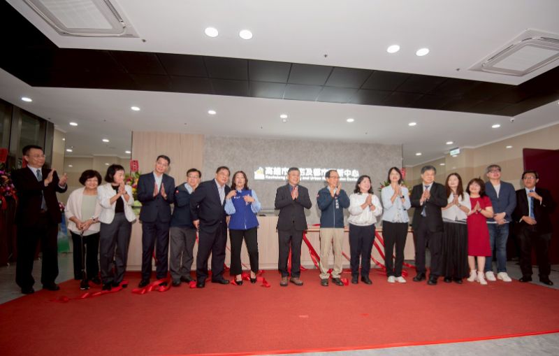 揭牌後貴賓一起合照。