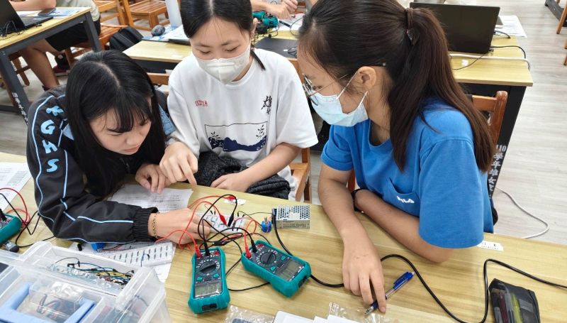 高雄女中攜日月光打造IC人才搖籃。