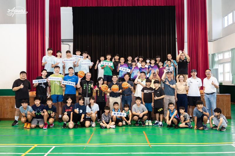 旗津造船者籃球隊攜手137籃球教育體系專業教練群，今天(8月4日)起在旗津展開為期5天的「旗津基層籃球營隊」。