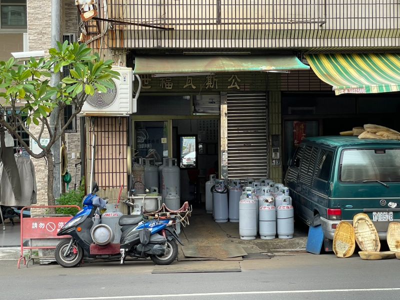 超扯！防空避難點！瓦斯行、工地、加油站全入列 驚呼躲比不躲更危險。