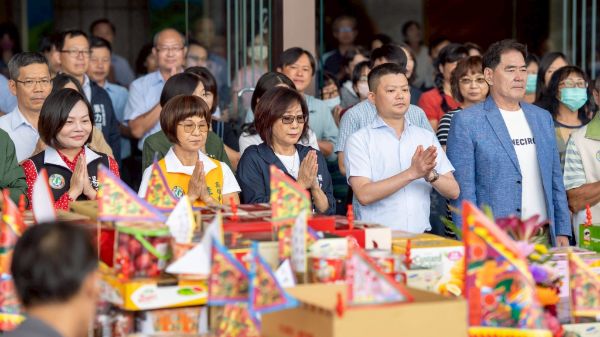 漾新聞| 議會中元普渡登場 康裕成祈願高雄平安