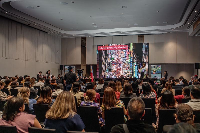 高閔琳局長率觀光業者遠赴菲律賓馬尼拉，舉辦「2025高雄馬尼拉國際觀光推介會」，獲熱烈歡迎。（高雄市觀光局提供）