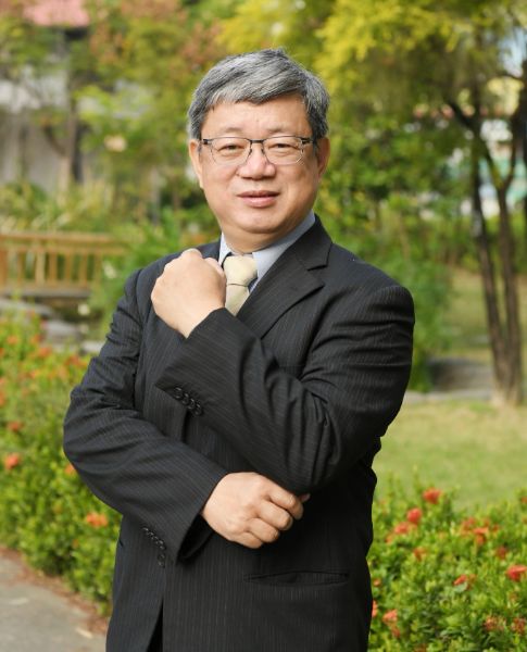 以愛領航！大華國小莊明廣奪領導卓越校長獎，高市唯一。