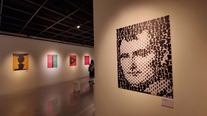 展出福田繁雄的海報展,難得一見。(記者陳雯萍攝) 展出福田繁雄的海報展,難得一見。(記者陳雯萍攝)