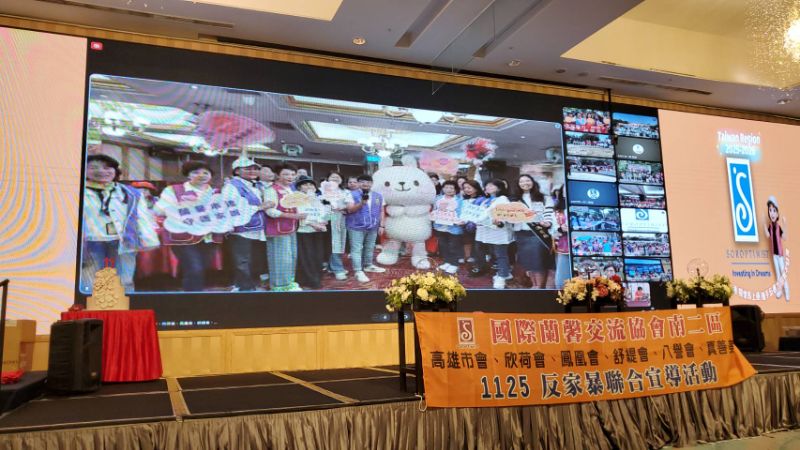 國際蘭馨會首次舉辦1125反暴力的直播，全國各地姐妹同步走上街頭反暴力。（漾新聞記者陳雯萍攝）