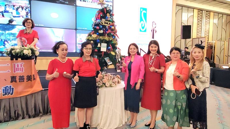 國際蘭馨會首次舉辦1125反暴力的直播，全國各地姐妹同步走上街頭反暴力，共同點亮希望之樹。（漾新聞記者陳雯萍攝）