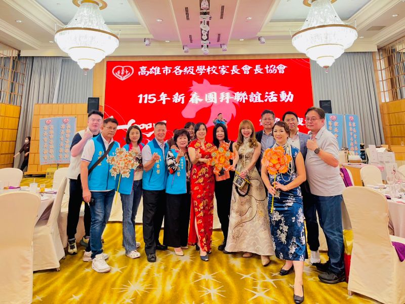 協會理事長蔡淑娟與籌辦活動的理監事、幹部群合影。(漾新聞記者陳雯萍攝)