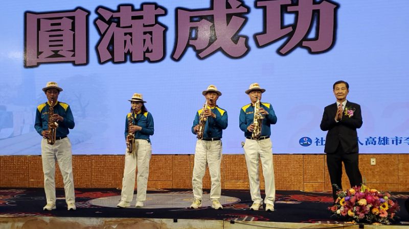 天能樂團現場演出，理事長李慶傳也上台分享。(漾新聞記者陳雯萍攝)