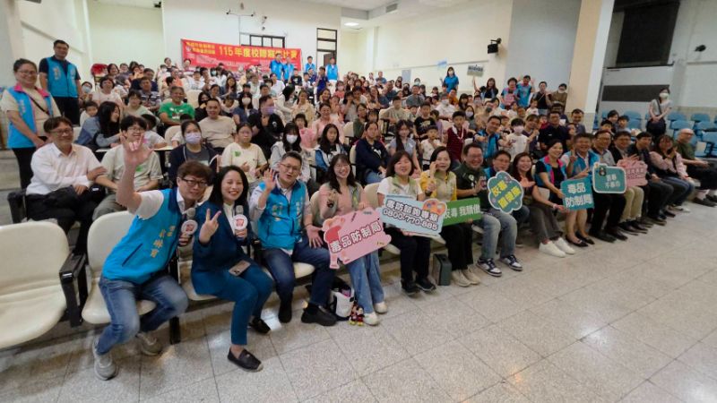 高雄市各級學校家長會長協會主辦的「115年度校際寫生比賽暨嘉年華會」，今天在新興高中舉辦盛大的頒獎典禮。(漾新聞記者陳雯萍攝)