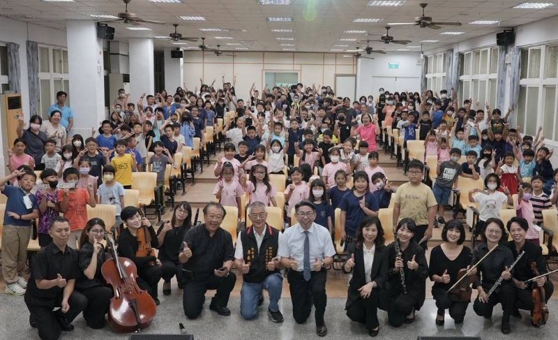 一張音樂票打開世界 永安國小把交響樂帶進童年記憶。 一張音樂票打開世界 永安國小把交響樂帶進童年記憶。
